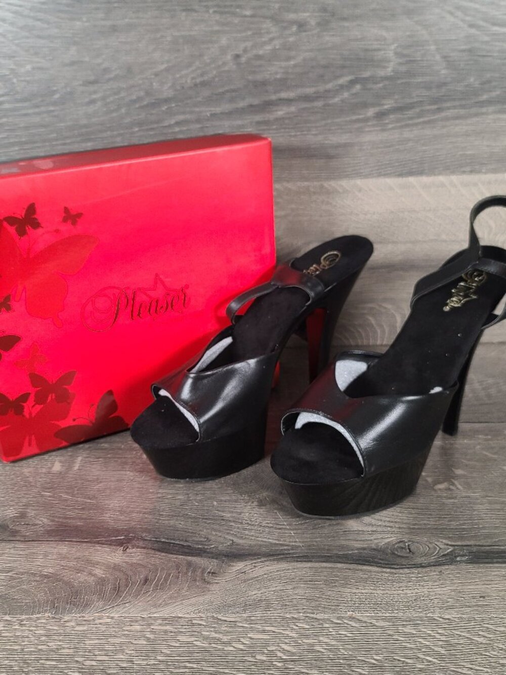 Pleaser Women's Kiss 209 Size 14M Black Leather Platform Ankle Strap Heels